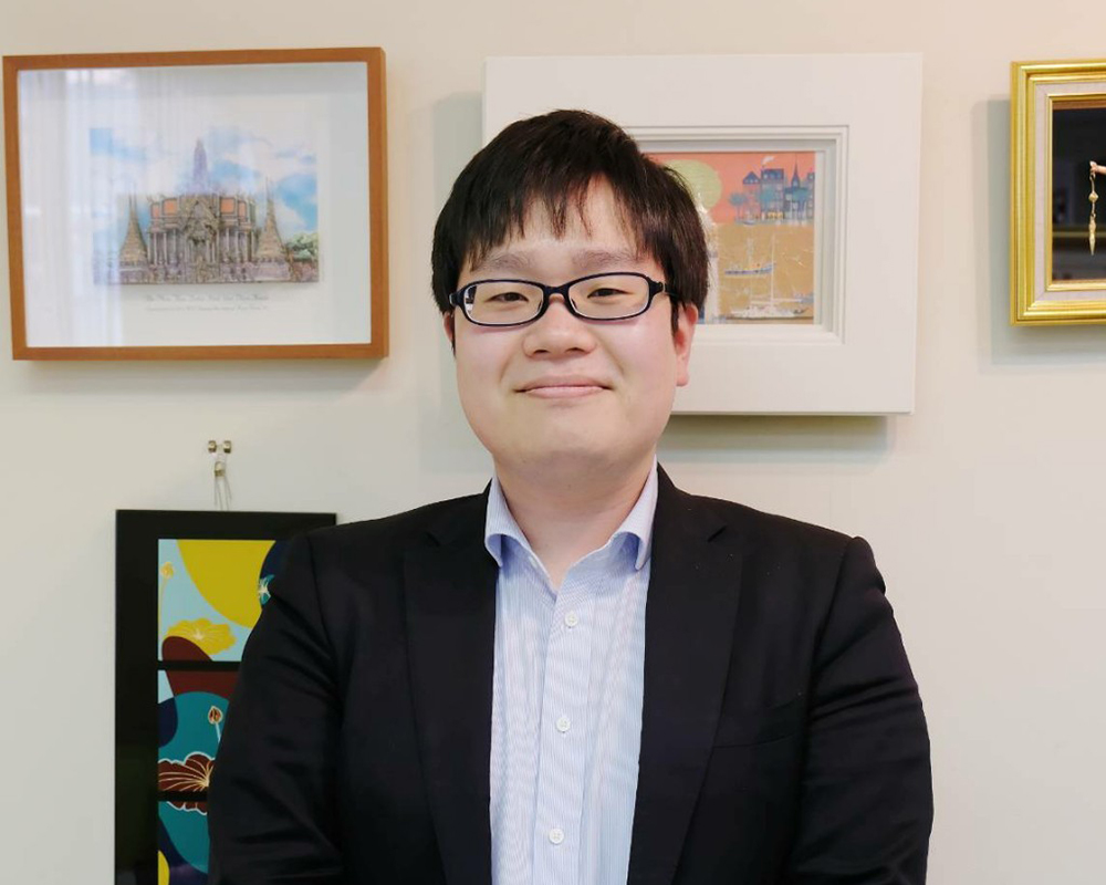 海外事業部部長 照岡 祐